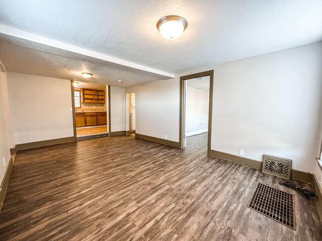 103 Locust St in Mankato, MN - Building Photo - Building Photo