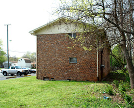 2800 Carnation Dr in Knoxville, TN - Building Photo - Building Photo