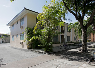 234 Santillane Ave in Coral Gables, FL - Foto de edificio - Building Photo