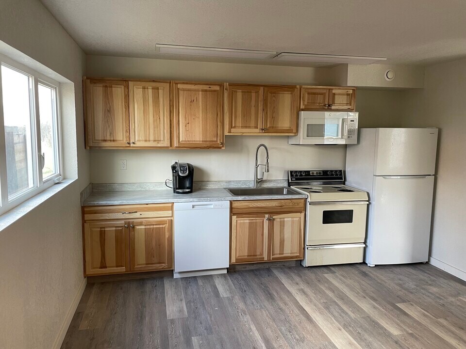 111 2nd Ave S, Unit A in Hot Springs, MT - Building Photo