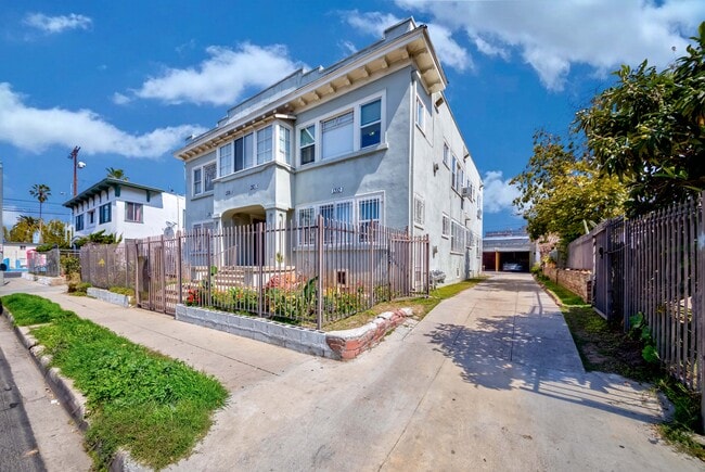 1308 S Van Ness Ave, Unit 1308 in Los Angeles, CA - Foto de edificio - Building Photo