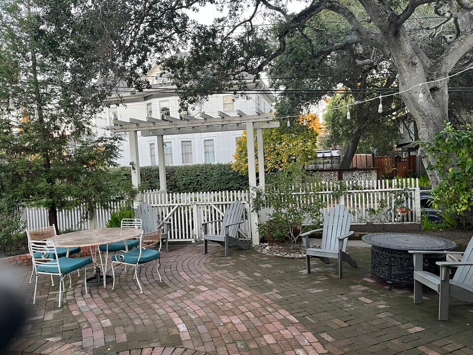 305 Mission St, Unit 305 in Santa Cruz, CA - Building Photo