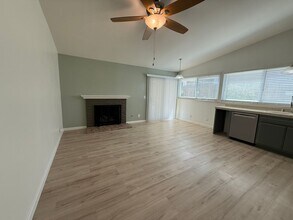 880 Ashford St in Simi Valley, CA - Building Photo - Building Photo