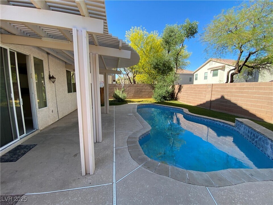5836 Wispy Winds St in Las Vegas, NV - Building Photo