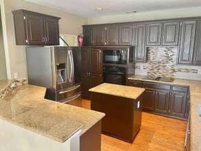 426 Waterside Dr in Irving, TX - Building Photo - Building Photo