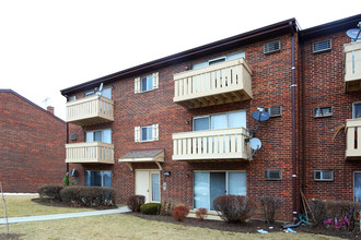 146 Classic Rd in Schaumburg, IL - Building Photo - Building Photo