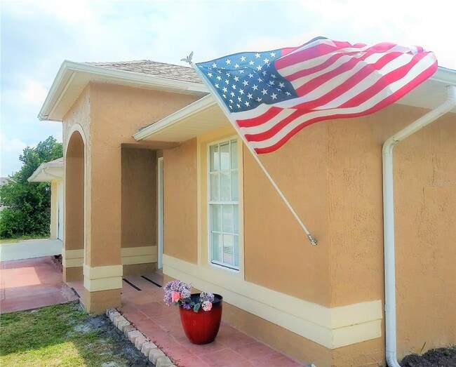 2588 Academy Ave in Deltona, FL - Building Photo - Building Photo