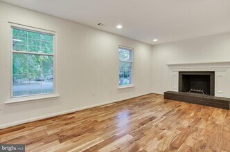 11526 Timberbrook Dr in Waldorf, MD - Foto de edificio - Building Photo