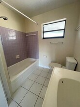 1711 S Cypress Rd in Pompano Beach, FL - Foto de edificio - Building Photo