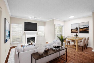 Creekview Apartments in Dallas, TX - Foto de edificio - Building Photo