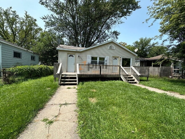 property at 3464 Iowa St