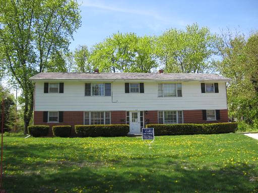 below units. in Geneva, IL - Building Photo