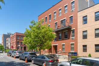 133 Meserole Ave in Brooklyn, NY - Building Photo - Building Photo