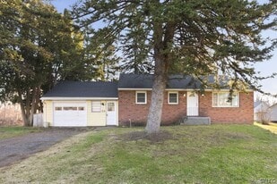 7310 Oswego Rd in Liverpool, NY - Building Photo