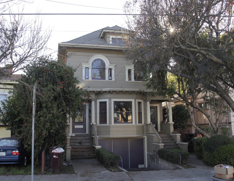 493 36th St in Oakland, CA - Foto de edificio