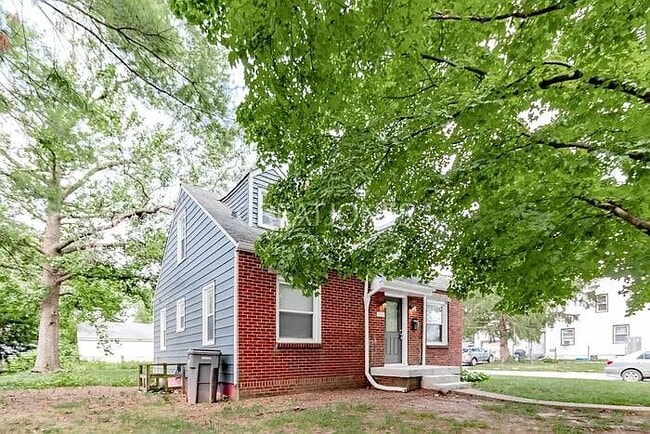 1956 Glenridge Dr in Indianapolis, IN - Foto de edificio - Building Photo