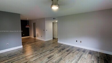 5517 Wiley St in Hollywood, FL - Foto de edificio - Building Photo