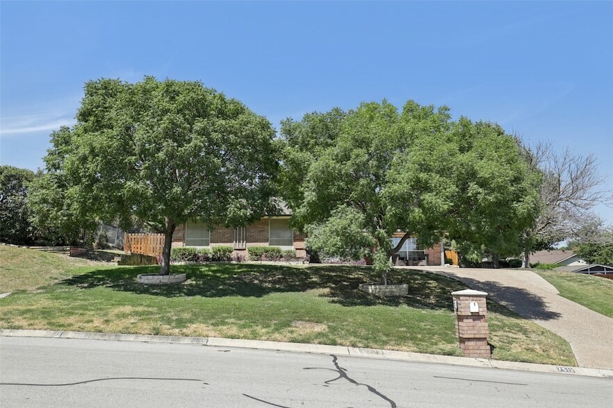 7512 Woodside Hl in Fort Worth, TX - Building Photo