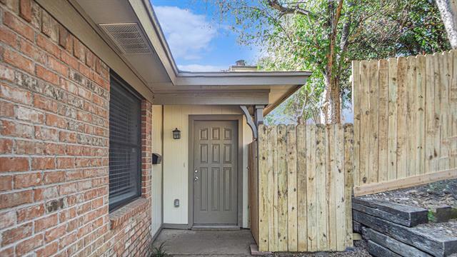 2107 Mistletoe Ave in Fort Worth, TX - Building Photo - Building Photo