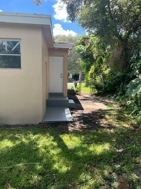 6817 SW 10th St in Pembroke Pines, FL - Building Photo - Building Photo