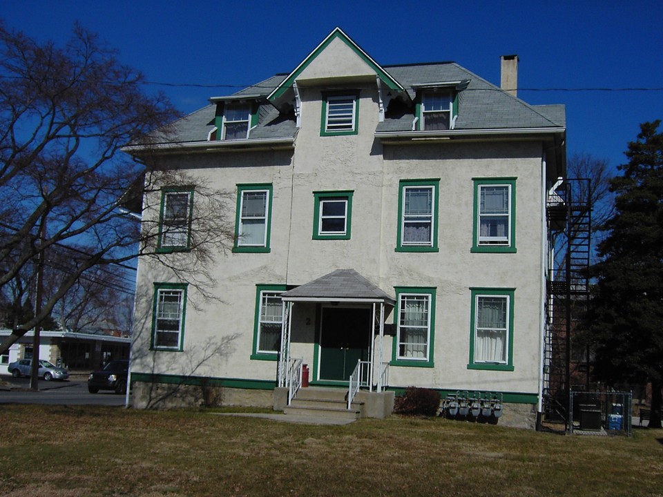 2 Linden Ave in Rutledge, PA - Foto de edificio