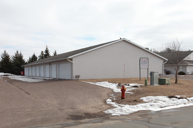 3003 Schabacker Ct in Menomonie, WI - Foto de edificio - Building Photo