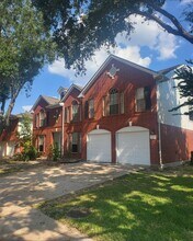 8319 Adler Lake Dr in Houston, TX - Building Photo - Building Photo