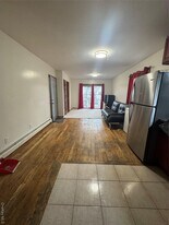 144-18 Lakewood Ave in Queens, NY - Building Photo