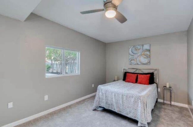 17250 N 35th Way in Phoenix, AZ - Foto de edificio - Building Photo