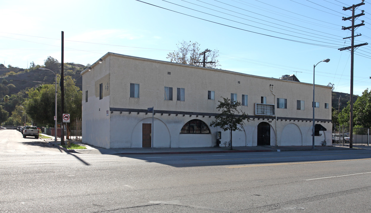 106-112 E. Avenue 37 in Los Angeles, CA - Building Photo