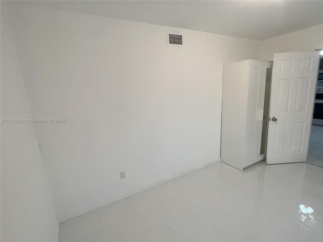 12021 SW 191st St in Miami, FL - Building Photo - Building Photo