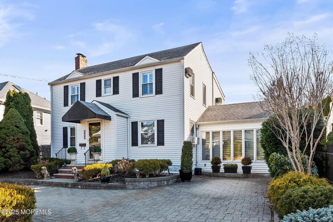 608 Corlies Ave in Allenhurst, NJ - Building Photo