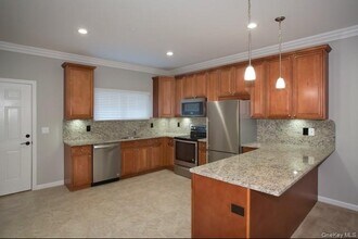 115 Evergreen St in West Babylon, NY - Foto de edificio - Building Photo