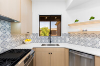 7027 N Scottsdale Rd in Paradise Valley, AZ - Building Photo - Building Photo