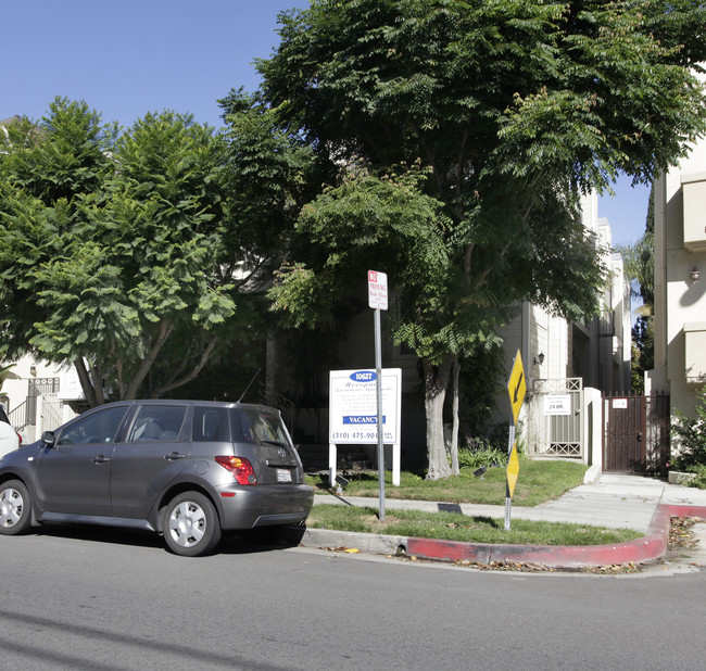 10627 Moorpark St in North Hollywood, CA - Foto de edificio - Building Photo