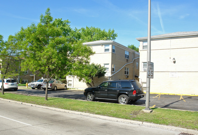 1500 N 1st Ave in Melrose Park, IL - Foto de edificio - Building Photo