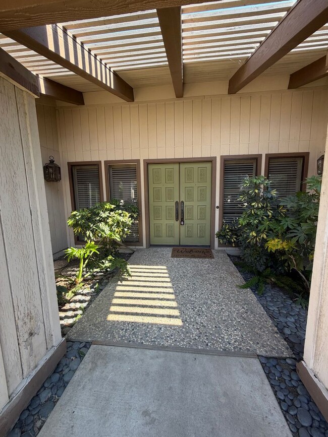 540 E Estate Dr in Tulare, CA - Building Photo - Building Photo