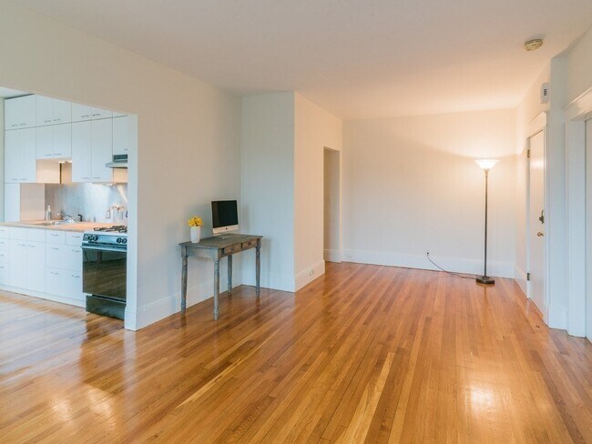 69 Babcock St in Brookline, MA - Building Photo - Building Photo