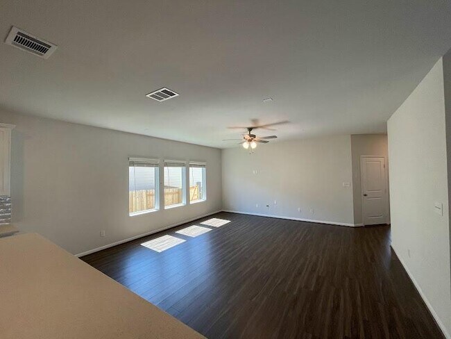 256 Crystal Brook Dr in Liberty Hill, TX - Foto de edificio - Building Photo