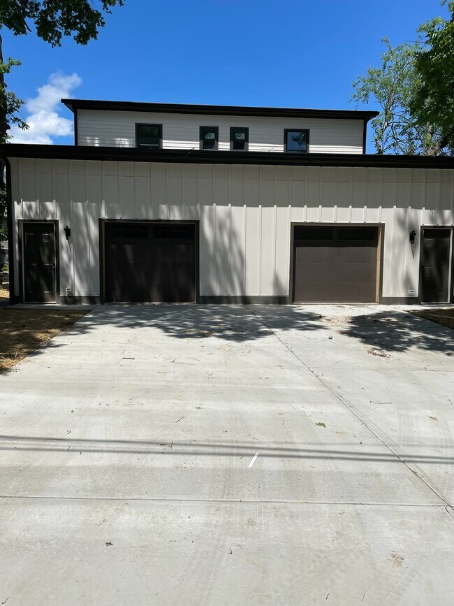 2715 Delaware Ave in Nashville, TN - Building Photo - Building Photo
