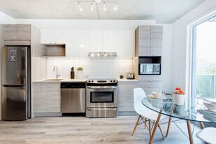 1070 Boul. René-Lévesque O in Montréal, QC - Building Photo