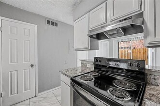 3034 Tudor Ln in Irving, TX - Building Photo - Building Photo