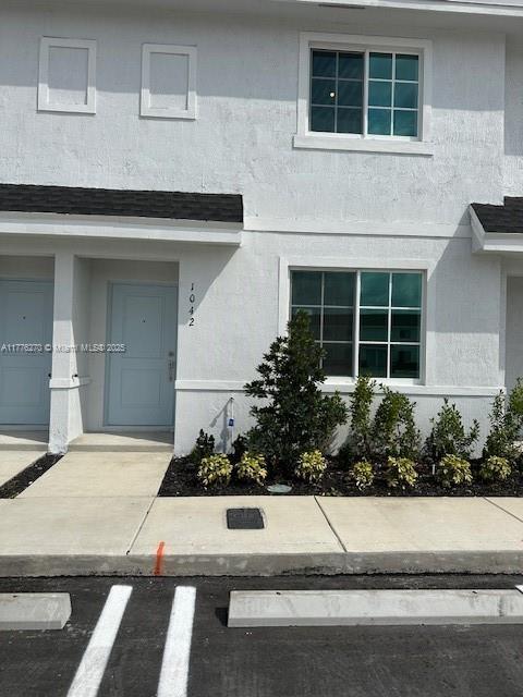 property at 1042 W Davis Pkwy