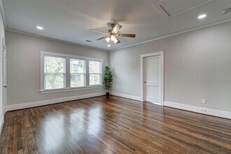 2420 Huldy St in Houston, TX - Foto de edificio - Building Photo