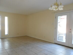 523 Tomahawk Trail in Kerrville, TX - Building Photo - Building Photo