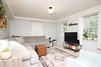 2412 Jefferson Park Ave in Charlottesville, VA - Building Photo - Building Photo