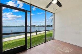 110 Lake Emerald Dr, Unit 101 in Oakland Park, FL - Building Photo - Building Photo