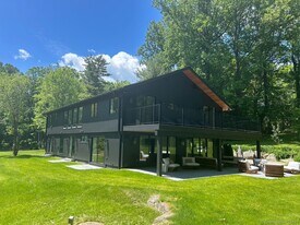 34 Old Roxbury Rd in Roxbury, CT - Building Photo