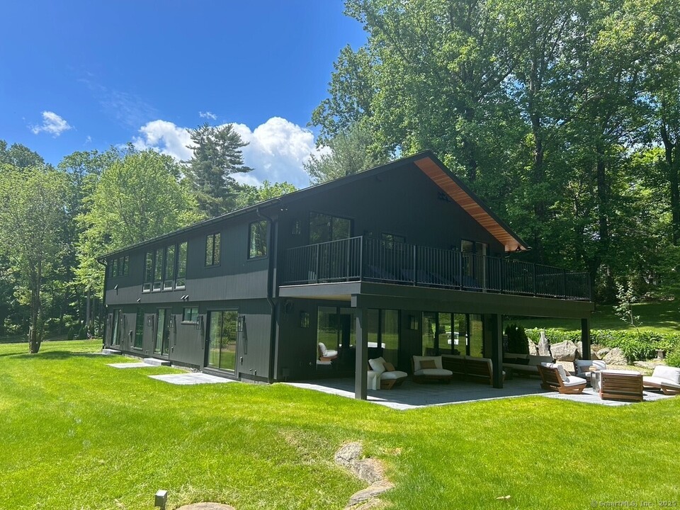 34 Old Roxbury Rd in Roxbury, CT - Building Photo