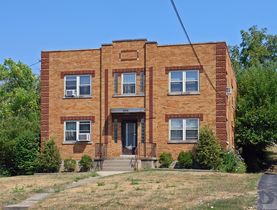 2476 Boudinot Ave in Cincinnati, OH - Foto de edificio